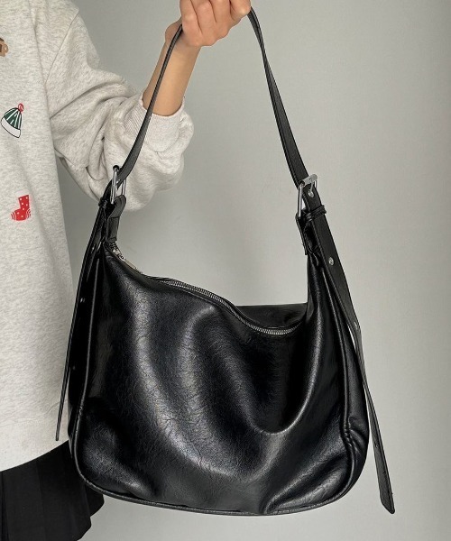 Forcement(フォースメント)の「丸みのあるフォルムが可愛い、A4対応ショルダーバッグ(ショルダーバッグ・レディース・ブラック/ブラウン・FREE)」の9枚目の写真