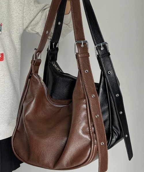Forcement(フォースメント)の「丸みのあるフォルムが可愛い、A4対応ショルダーバッグ(ショルダーバッグ・レディース・ブラック/ブラウン・FREE)」の17枚目の写真