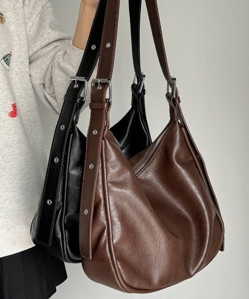 Forcement(フォースメント)の「丸みのあるフォルムが可愛い、A4対応ショルダーバッグ(ショルダーバッグ・レディース・ブラック/ブラウン・FREE)」の18枚目の写真
