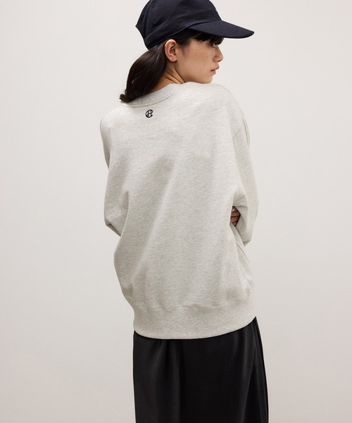 ADAM ET ROPE'(アダムエロペ)の「【WEB限定】フロッキーロゴスウェット(スウェット・レディース・ダークブラウン/オフホワイト/ネイビー・FREE)」の4枚目の写真