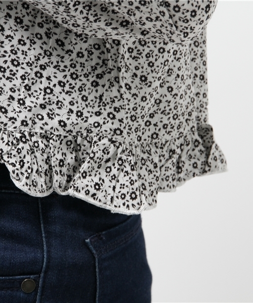 mystic（ミスティック）の「【mystic】小花フリル切替ブラウス（シャツ/ブラウス・レディース・オフホワイト/ネイビー/ブラック・ﾌﾘ-）」の9枚目の写真