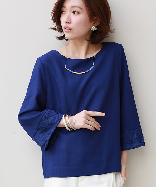 REAL CUBE（リアルキューブ）の「REAL CUBE  ローズスリーブトップス（Tシャツ/カットソー・レディース・オフホワイト/アイボリー/ロイヤルブルー・M）」の3枚目の写真