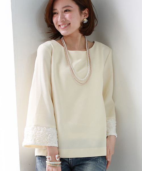 REAL CUBE（リアルキューブ）の「REAL CUBE  ローズスリーブトップス（Tシャツ/カットソー・レディース・オフホワイト/アイボリー/ロイヤルブルー・M）」の2枚目の写真