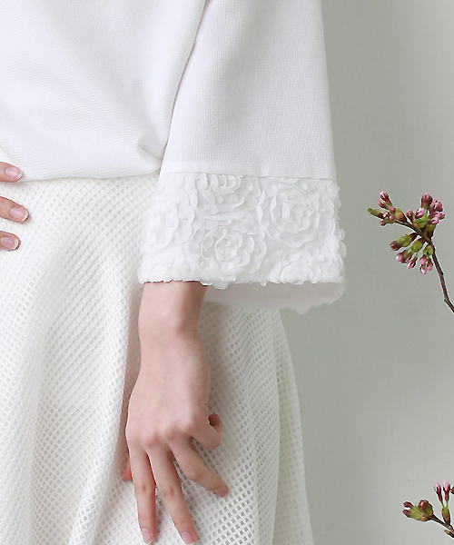 REAL CUBE（リアルキューブ）の「REAL CUBE  ローズスリーブトップス（Tシャツ/カットソー・レディース・オフホワイト/アイボリー/ロイヤルブルー・M）」の10枚目の写真