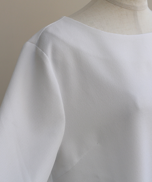 REAL CUBE（リアルキューブ）の「REAL CUBE  ローズスリーブトップス（Tシャツ/カットソー・レディース・オフホワイト/アイボリー/ロイヤルブルー・M）」の7枚目の写真