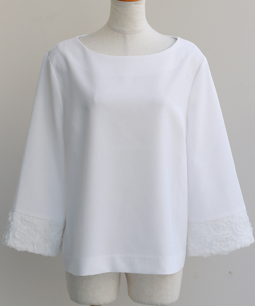 REAL CUBE（リアルキューブ）の「REAL CUBE  ローズスリーブトップス（Tシャツ/カットソー・レディース・オフホワイト/アイボリー/ロイヤルブルー・M）」の5枚目の写真