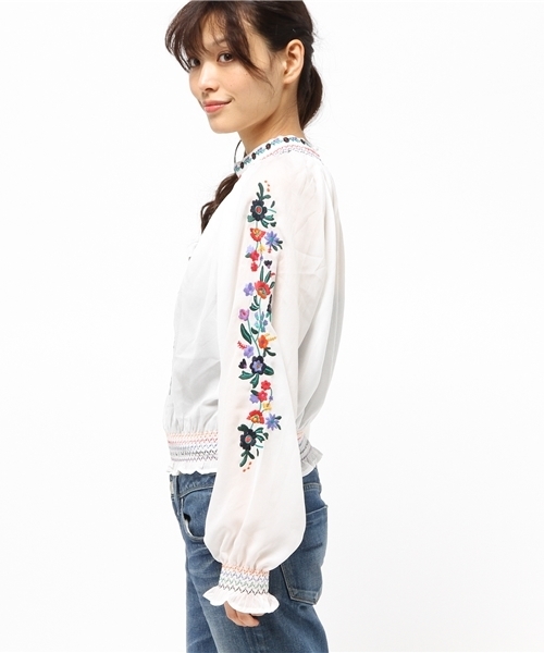 SLY(スライ)の「FLOWER EMBROIDERY BL(Tシャツ/カットソー・レディース・ホワイト/ブラック・1/2)」の8枚目の写真