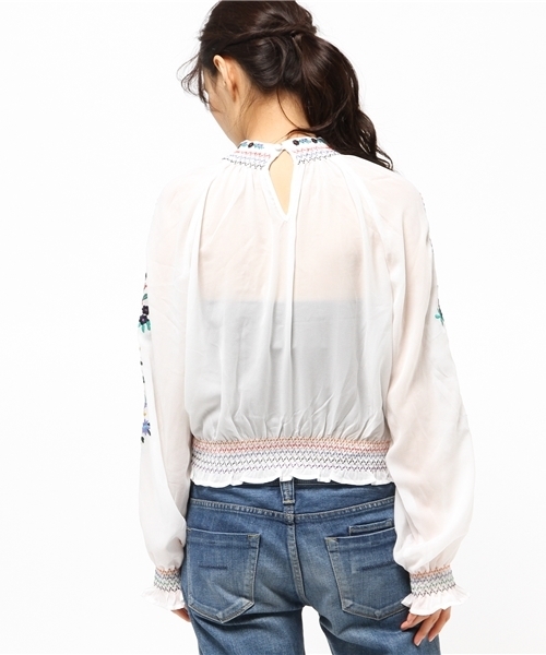SLY(スライ)の「FLOWER EMBROIDERY BL(Tシャツ/カットソー・レディース・ホワイト/ブラック・1/2)」の9枚目の写真