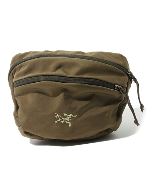 ARC'TERYX（アークテリクス）の「ARC'TERYX / MAKA 2（ショルダーバッグ・メンズ・ブラック/レッド系その他/ブルー系その他/ミント/ロイヤルブルー/ライトグレー/ブラウン系その他/パープル/その他1/その他2/オレンジ/ラベンダー・2.25ﾘｯﾀｰ）」の4枚目の写真