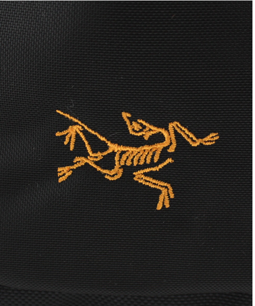 ARC'TERYX（アークテリクス）の「ARC'TERYX / MAKA 2（ショルダーバッグ・メンズ・ブラック/レッド系その他/ブルー系その他/ミント/ロイヤルブルー/ライトグレー/ブラウン系その他/パープル/その他1/その他2/オレンジ/ラベンダー・2.25ﾘｯﾀｰ）」の21枚目の写真