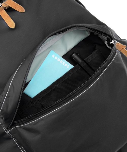 PORTER（ポーター）の「PORTER REEF DAYPACK LARGE <B印 YOSHIDA SELECT>（バックパック/リュック・メンズ・ブルー/ブラック/ベージュ/レッド・ONE SIZE）」の11枚目の写真