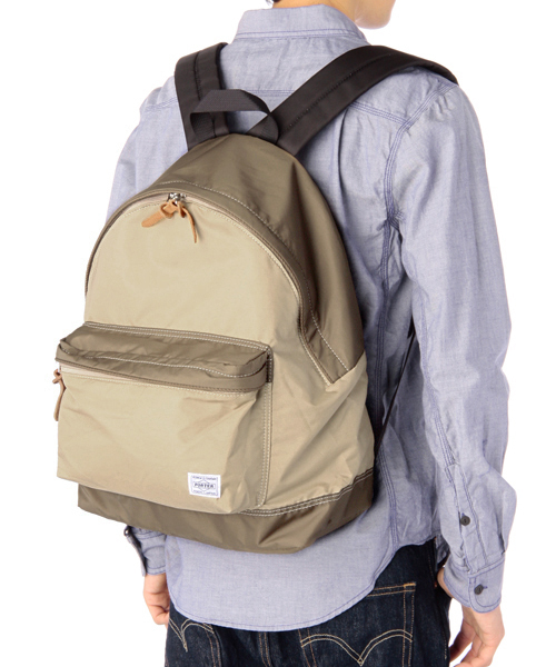 PORTER（ポーター）の「PORTER REEF DAYPACK LARGE <B印 YOSHIDA SELECT>（バックパック/リュック・メンズ・ブルー/ブラック/ベージュ/レッド・ONE SIZE）」の9枚目の写真
