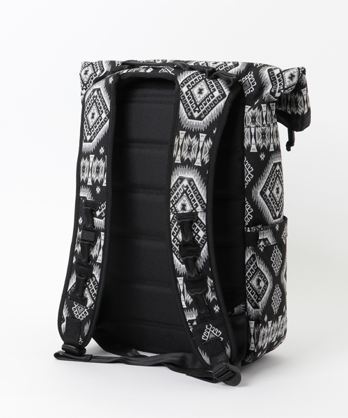 Focused Space(フォーカスドスペース)の「THE SURPLUS II BACKPACK バックパック デイパック(バックパック/リュック・メンズ・ブラック×ホワイト・ONE SIZE)」の3枚目の写真