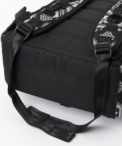 Focused Space(フォーカスドスペース)の「THE SURPLUS II BACKPACK バックパック デイパック(バックパック/リュック・メンズ・ブラック×ホワイト・ONE SIZE)」の6枚目の写真