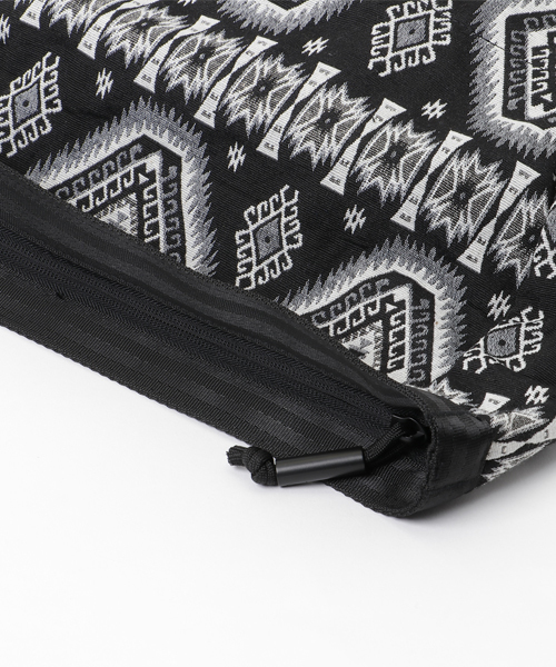Focused Space(フォーカスドスペース)の「THE SURPLUS II BACKPACK バックパック デイパック(バックパック/リュック・メンズ・ブラック×ホワイト・ONE SIZE)」の7枚目の写真