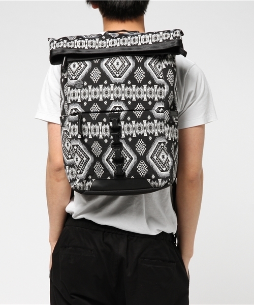 Focused Space(フォーカスドスペース)の「THE SURPLUS II BACKPACK バックパック デイパック(バックパック/リュック・メンズ・ブラック×ホワイト・ONE SIZE)」の2枚目の写真