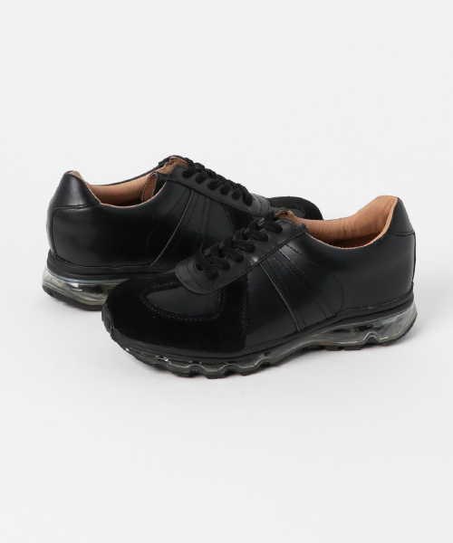 Tomo & Co（トモアンドシーオー）の「【Tomo & Co】ハイブリッドジャーマントレーナー（スニーカー・レディース・ブラック/ホワイト・23/24）」の2枚目の写真