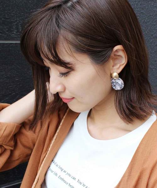 MODE ROBE(モードローブ)の「メタルボタンマーブルピアス(ピアス(両耳用)・レディース・ブラウン系その他/グレー系その他/グレー系その他2/ブルー系その他2/ブルー系その他/ブラウン系その他2・FREE)」の2枚目の写真