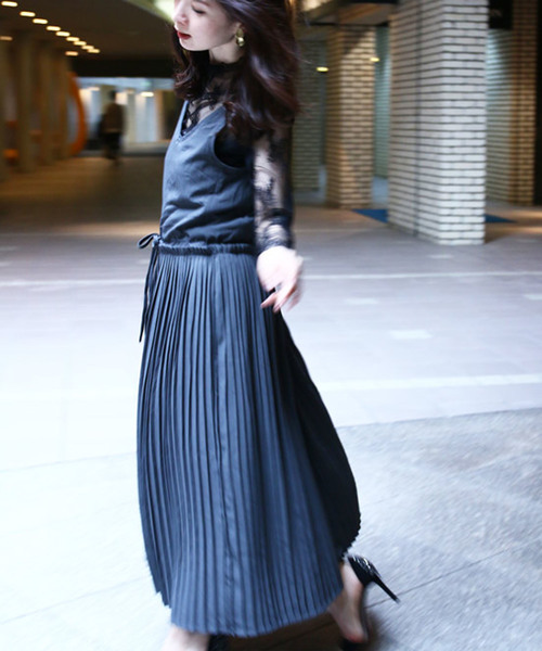 cawaii（カワイイ）の「大人カワイイ。細プリーツワンピース（グレー）。Vネックの上品見えノースリーブドレス（ワンピース・レディース・グレー・FREE）」の13枚目の写真