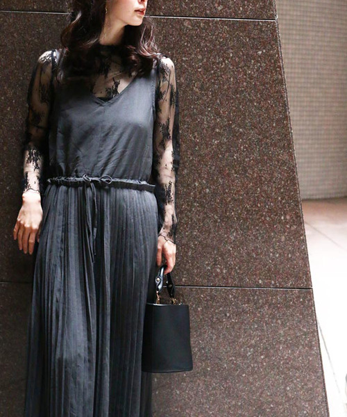 cawaii（カワイイ）の「大人カワイイ。細プリーツワンピース（グレー）。Vネックの上品見えノースリーブドレス（ワンピース・レディース・グレー・FREE）」の14枚目の写真