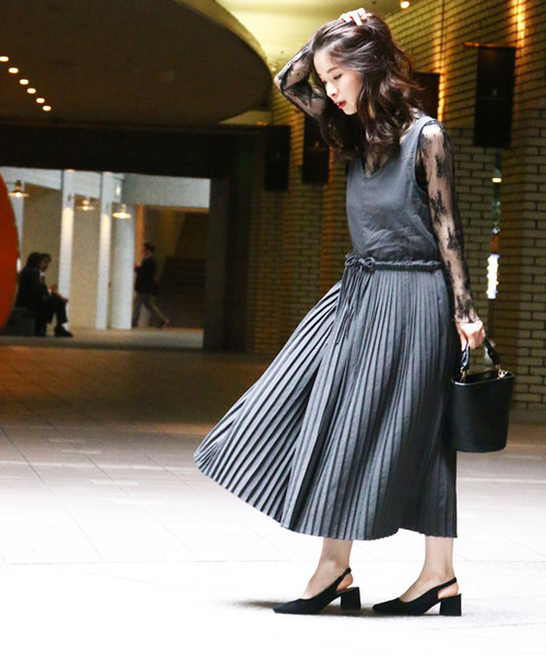 cawaii（カワイイ）の「大人カワイイ。細プリーツワンピース（グレー）。Vネックの上品見えノースリーブドレス（ワンピース・レディース・グレー・FREE）」の15枚目の写真