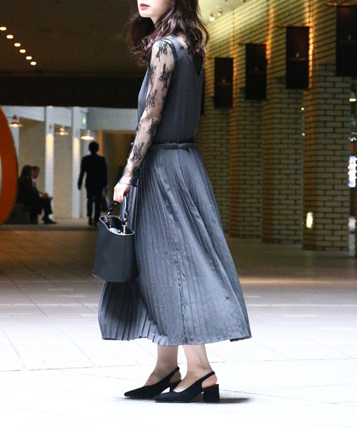 cawaii（カワイイ）の「大人カワイイ。細プリーツワンピース（グレー）。Vネックの上品見えノースリーブドレス（ワンピース・レディース・グレー・FREE）」の17枚目の写真