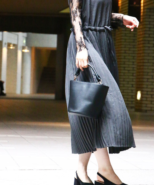 cawaii（カワイイ）の「大人カワイイ。細プリーツワンピース（グレー）。Vネックの上品見えノースリーブドレス（ワンピース・レディース・グレー・FREE）」の19枚目の写真