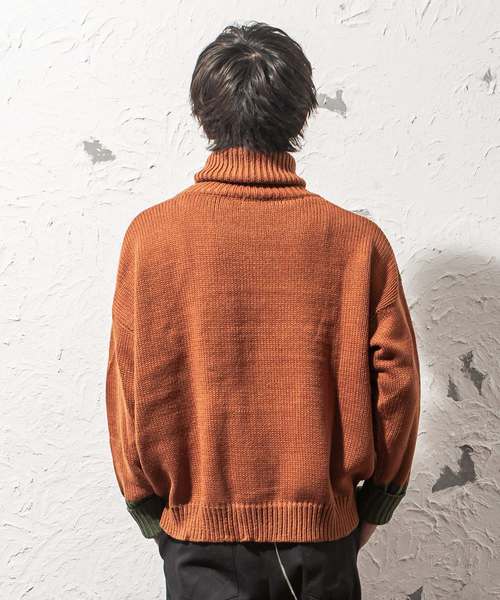 MinoriTY（マイノリティ）の「オーバーサイズ袖切り替えタートルネックニット（ニット/セーター・メンズ・グレー/ブラック/グリーン/テラコッタ・M/L）」の7枚目の写真