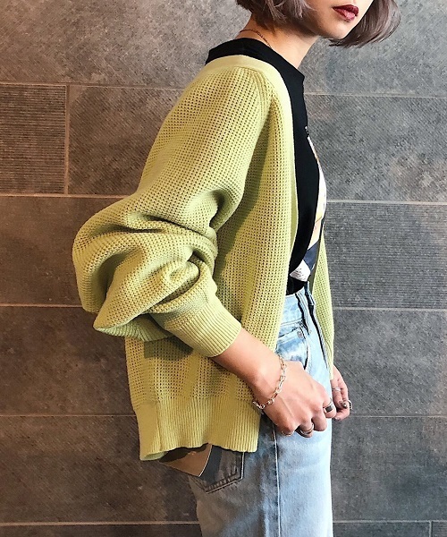 PAGEBOY(ページボーイ)の「ワッフルショートカーディガン(カーディガン/ボレロ・レディース・オフホワイト/ブラック/ベージュ/ライム・FREE)」の4枚目の写真