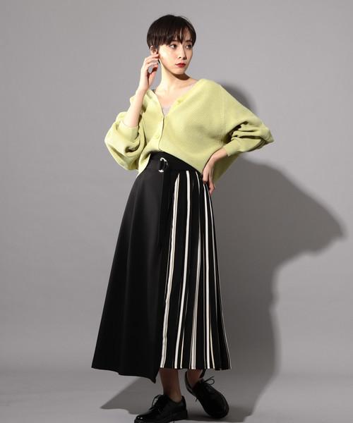 PAGEBOY(ページボーイ)の「ワッフルショートカーディガン(カーディガン/ボレロ・レディース・オフホワイト/ブラック/ベージュ/ライム・FREE)」の12枚目の写真