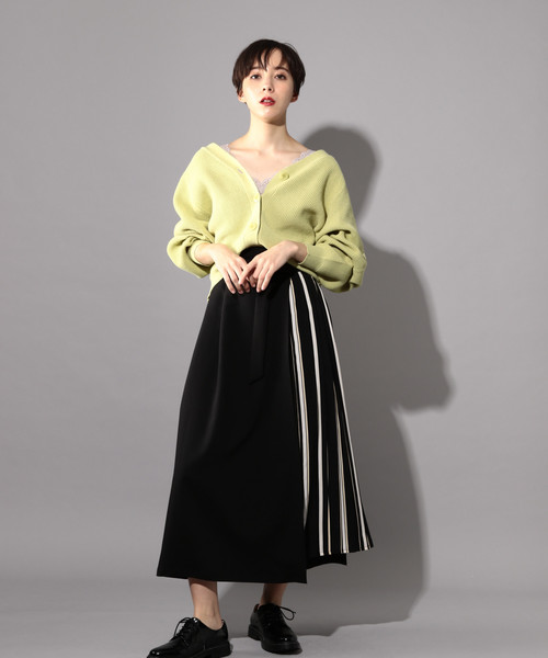 PAGEBOY(ページボーイ)の「ワッフルショートカーディガン(カーディガン/ボレロ・レディース・オフホワイト/ブラック/ベージュ/ライム・FREE)」の10枚目の写真