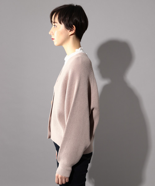 PAGEBOY(ページボーイ)の「ワッフルショートカーディガン(カーディガン/ボレロ・レディース・オフホワイト/ブラック/ベージュ/ライム・FREE)」の6枚目の写真