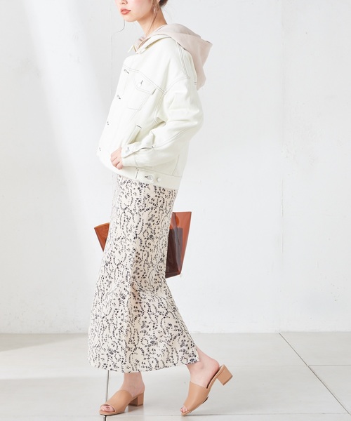 natural couture（ナチュラルクチュール）の「小花柄マーメイドフレアスカート（スカート・レディース・ブラック/ベージュ/グリーン/イエロー/クリーム/ラベンダー/ブラック系その他・FREE）」の5枚目の写真