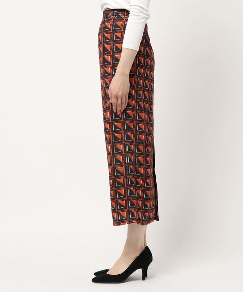 N.（N. Natural Beauty Basic）（エヌエヌナチュラルビューティーベーシック）の「アフリカンプリントタイトマキシスカート（スカート・レディース・ブルー系その他/オレンジ系その他・MEDIUM）」の4枚目の写真