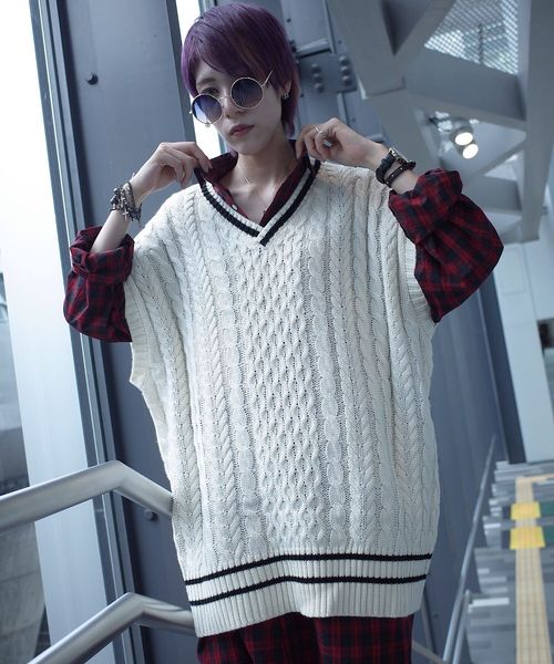 AFYF（エーエフワイエフ）の「【ビッグシルエット】AFYF 2019AWDS CABLE KNIT VEST/オーバーサイズケーブルニットベスト（ニット/セーター・レディース・ホワイト/ベージュ/ブラック・FREE）」の2枚目の写真