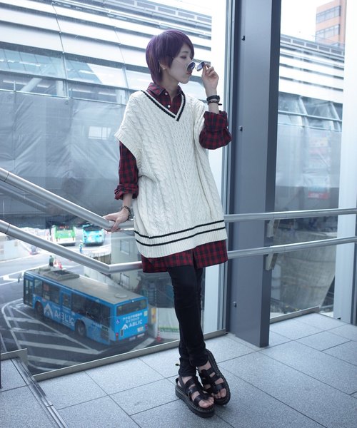 AFYF（エーエフワイエフ）の「【ビッグシルエット】AFYF 2019AWDS CABLE KNIT VEST/オーバーサイズケーブルニットベスト（ニット/セーター・レディース・ホワイト/ベージュ/ブラック・FREE）」の4枚目の写真