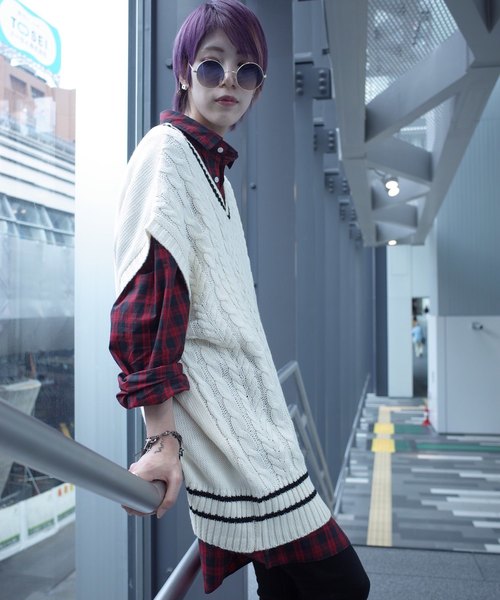 AFYF（エーエフワイエフ）の「【ビッグシルエット】AFYF 2019AWDS CABLE KNIT VEST/オーバーサイズケーブルニットベスト（ニット/セーター・レディース・ホワイト/ベージュ/ブラック・FREE）」の7枚目の写真