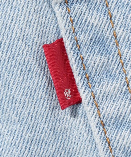 Levi's(リーバイス)の「501(R) CROP DIBS W/ TAPE(デニムパンツ・レディース・ライトインディゴブルー・23inch/24inch/25inch/26inch/27inch/28inch)」の12枚目の写真