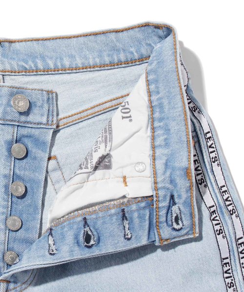 Levi's(リーバイス)の「501(R) CROP DIBS W/ TAPE(デニムパンツ・レディース・ライトインディゴブルー・23inch/24inch/25inch/26inch/27inch/28inch)」の10枚目の写真