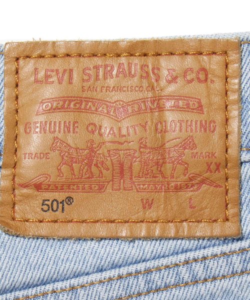 Levi's(リーバイス)の「501(R) CROP DIBS W/ TAPE(デニムパンツ・レディース・ライトインディゴブルー・23inch/24inch/25inch/26inch/27inch/28inch)」の6枚目の写真