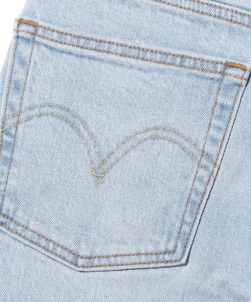 Levi's(リーバイス)の「501(R) CROP DIBS W/ TAPE(デニムパンツ・レディース・ライトインディゴブルー・23inch/24inch/25inch/26inch/27inch/28inch)」の5枚目の写真