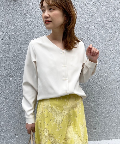 BE NEAT（ビーニート）の「【日本製】Vネックカーディガン風シャツ（シャツ/ブラウス・レディース・オフホワイト/イエロー・M）」の5枚目の写真