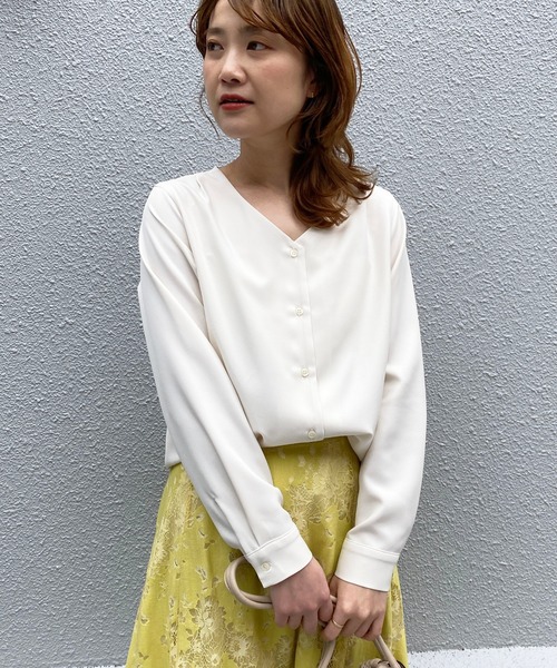 BE NEAT（ビーニート）の「【日本製】Vネックカーディガン風シャツ（シャツ/ブラウス・レディース・オフホワイト/イエロー・M）」の7枚目の写真