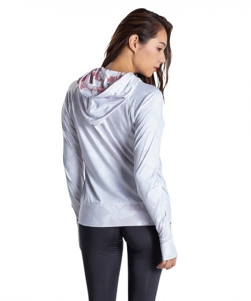 ROXY（ロキシー）の「FLYING FLOWERS PARKA/ロキシー レディース 水着 ラッシュガード 長袖 パーカー（ラッシュガード・レディース・ネイビー/ピンク/アクア・SMALL/MEDIUM/LARGE）」の5枚目の写真