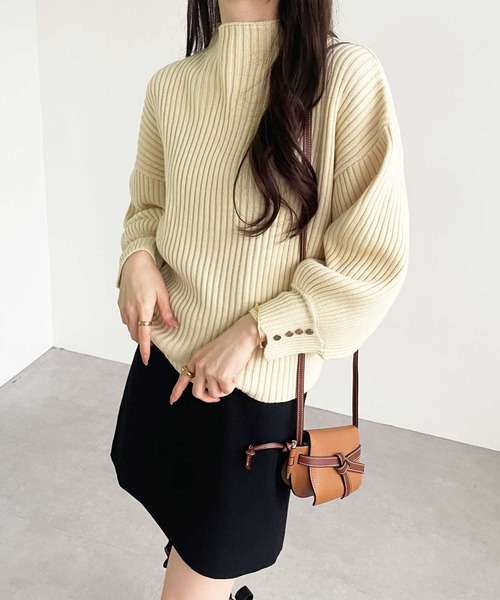 GeeRA（ジーラ）の「袖ボタンボトルネックリブニット（ニット/セーター・レディース・オフホワイト/ブラック/テラコッタ/パープル/ベージュ/パープル系その他/ブルー・LARGE/XX-LARGE/X-LARGE/MEDIUM）」の10枚目の写真