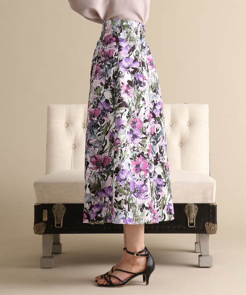 Tiara（ティアラ）の「ペインティングフラワータックフレアス（スカート・レディース・ブラック/パープル・S/M/L）」の4枚目の写真