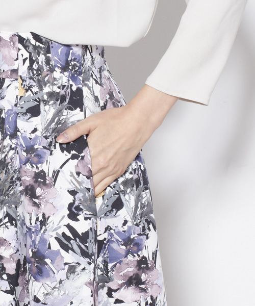 Tiara（ティアラ）の「ペインティングフラワータックフレアス（スカート・レディース・ブラック/パープル・S/M/L）」の17枚目の写真