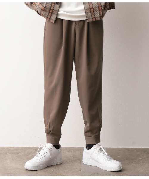 JUNRED(ジュンレッド)の「ドレープカフスジョガーPT(その他パンツ・メンズ・ブラック/ダークブラウン・S/M/L)」の8枚目の写真