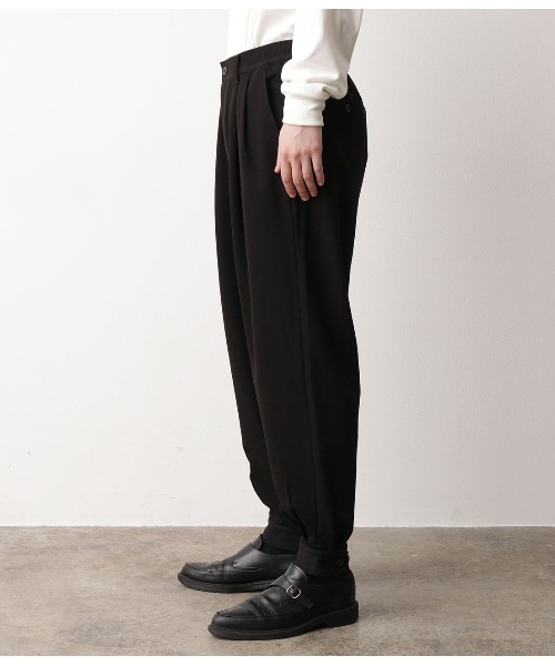 JUNRED(ジュンレッド)の「ドレープカフスジョガーPT(その他パンツ・メンズ・ブラック/ダークブラウン・S/M/L)」の9枚目の写真