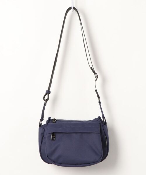 Y'SACCS（イザック）の「<Y’SACCS vous et> シンプルショルダー Sサイズ（ショルダーバッグ・レディース・レッド/グレイッシュベージュ/ネイビー/ブラック・FREE）」の3枚目の写真